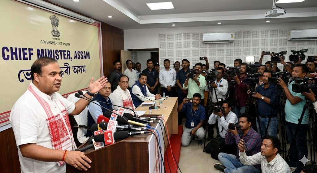 “अतिक्रमण हटाने में Jet2 Holiday से भी ज़्यादा सुकून”: CM हिमंत के बुलडोजर वाले बयान ने मचाया तहलका - देश समाचार